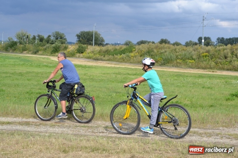 Zdjęcie w galerii na portalu naszraciborz.pl: Ponad 250 rowerzystów na trasie rajdu gminy Krzyżanowice i firmy Alas Utex wiadomości z regionu