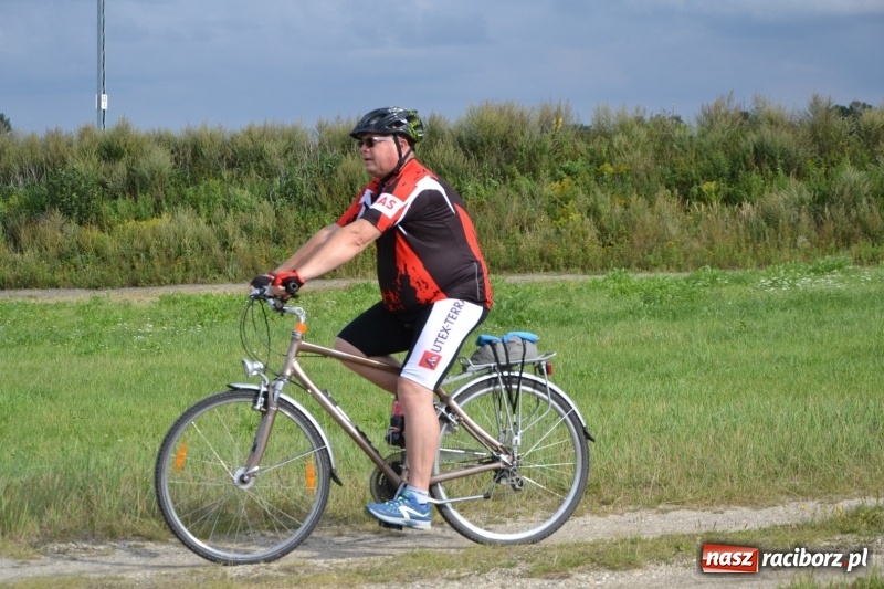 Zdjęcie w galerii na portalu naszraciborz.pl: Ponad 250 rowerzystów na trasie rajdu gminy Krzyżanowice i firmy Alas Utex wiadomości z regionu