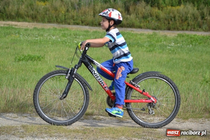 Zdjęcie w galerii na portalu naszraciborz.pl: Ponad 250 rowerzystów na trasie rajdu gminy Krzyżanowice i firmy Alas Utex wiadomości z regionu