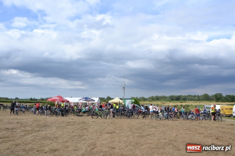 Zdjęcie w galerii na portalu naszraciborz.pl: Ponad 250 rowerzystów na trasie rajdu gminy Krzyżanowice i firmy Alas Utex wiadomości z regionu
