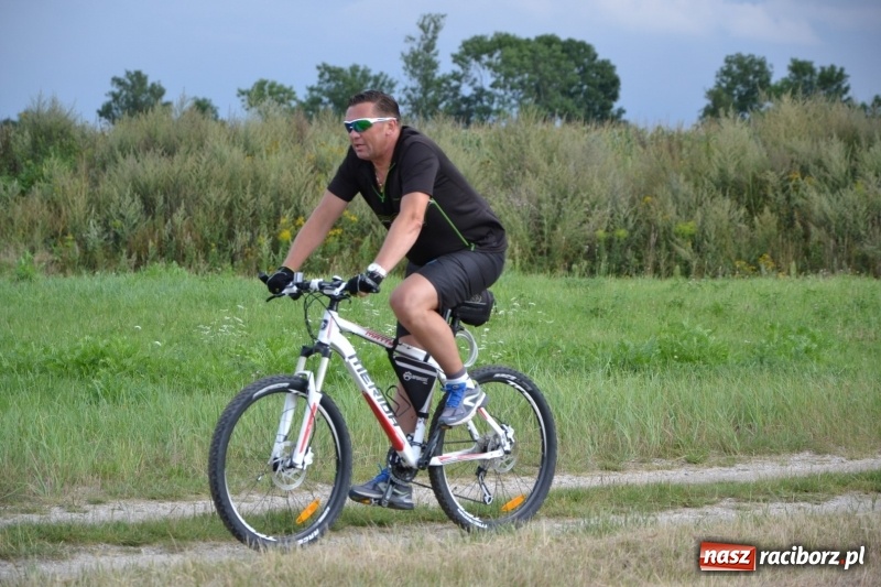 Zdjęcie w galerii na portalu naszraciborz.pl: Ponad 250 rowerzystów na trasie rajdu gminy Krzyżanowice i firmy Alas Utex wiadomości z regionu