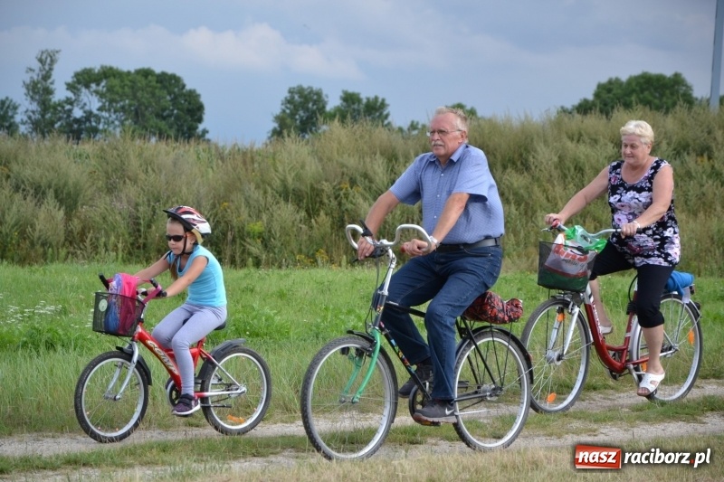 Zdjęcie w galerii na portalu naszraciborz.pl: Ponad 250 rowerzystów na trasie rajdu gminy Krzyżanowice i firmy Alas Utex wiadomości z regionu