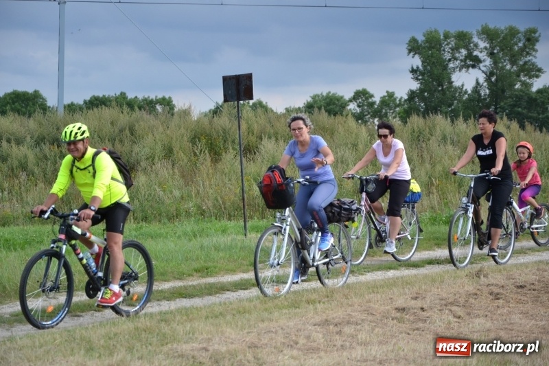 Zdjęcie w galerii na portalu naszraciborz.pl: Ponad 250 rowerzystów na trasie rajdu gminy Krzyżanowice i firmy Alas Utex wiadomości z regionu
