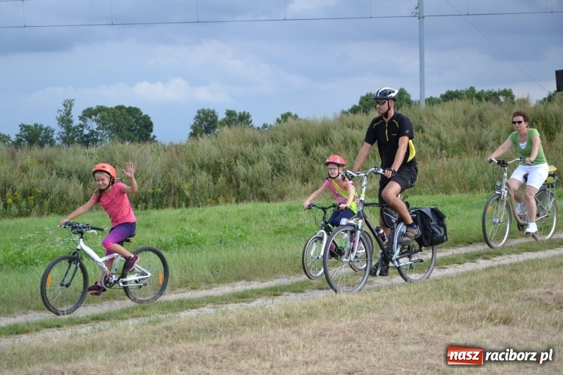 Zdjęcie w galerii na portalu naszraciborz.pl: Ponad 250 rowerzystów na trasie rajdu gminy Krzyżanowice i firmy Alas Utex wiadomości z regionu
