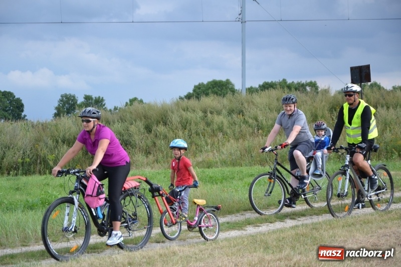Zdjęcie w galerii na portalu naszraciborz.pl: Ponad 250 rowerzystów na trasie rajdu gminy Krzyżanowice i firmy Alas Utex wiadomości z regionu