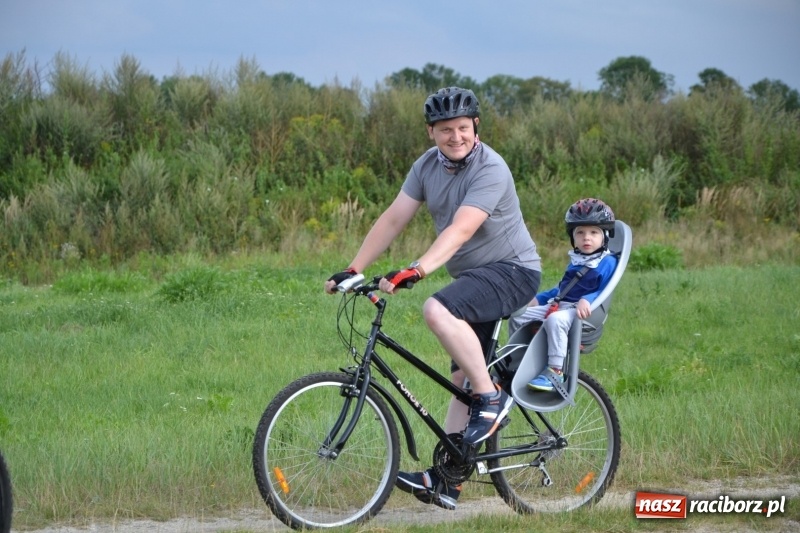 Zdjęcie w galerii na portalu naszraciborz.pl: Ponad 250 rowerzystów na trasie rajdu gminy Krzyżanowice i firmy Alas Utex wiadomości z regionu