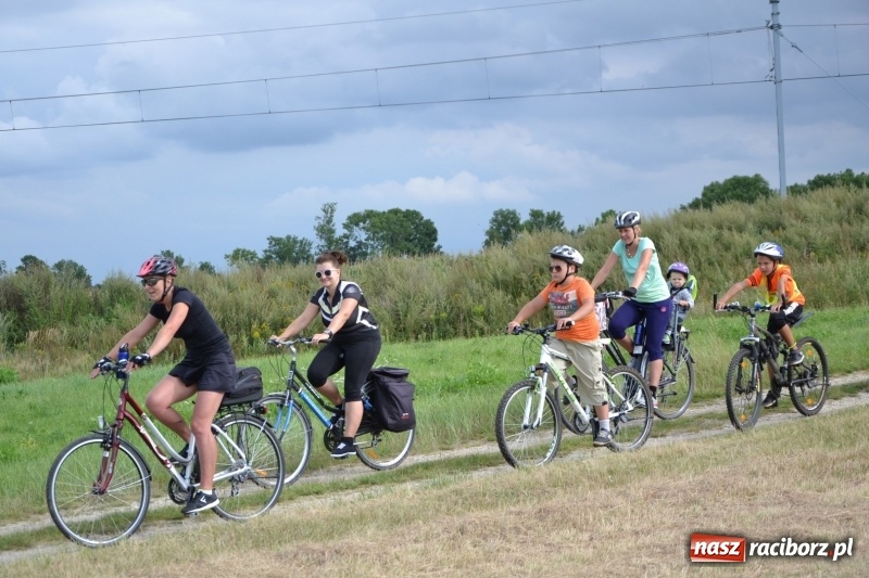 Zdjęcie w galerii na portalu naszraciborz.pl: Ponad 250 rowerzystów na trasie rajdu gminy Krzyżanowice i firmy Alas Utex wiadomości z regionu