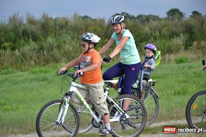 Zdjęcie w galerii na portalu naszraciborz.pl: Ponad 250 rowerzystów na trasie rajdu gminy Krzyżanowice i firmy Alas Utex wiadomości z regionu
