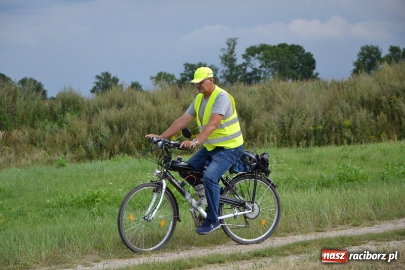 Zdjęcie w galerii na portalu naszraciborz.pl: Ponad 250 rowerzystów na trasie rajdu gminy Krzyżanowice i firmy Alas Utex wiadomości z regionu