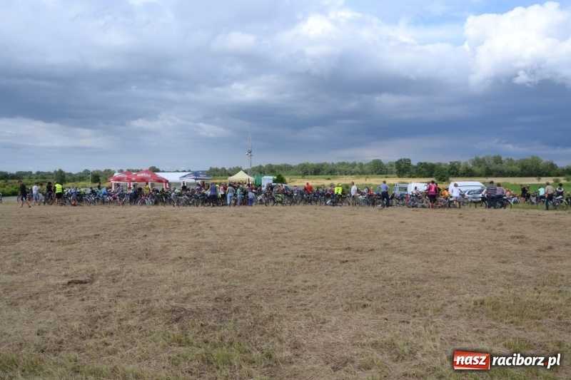 Zdjęcie w galerii na portalu naszraciborz.pl: Ponad 250 rowerzystów na trasie rajdu gminy Krzyżanowice i firmy Alas Utex wiadomości z regionu