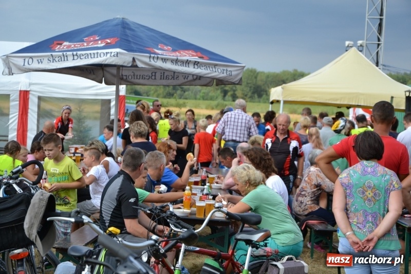 Zdjęcie w galerii na portalu naszraciborz.pl: Ponad 250 rowerzystów na trasie rajdu gminy Krzyżanowice i firmy Alas Utex wiadomości z regionu