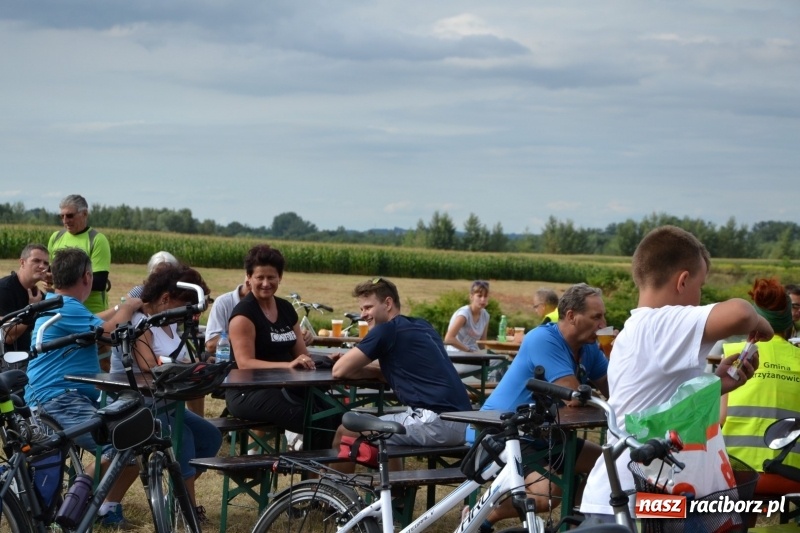 Zdjęcie w galerii na portalu naszraciborz.pl: Ponad 250 rowerzystów na trasie rajdu gminy Krzyżanowice i firmy Alas Utex wiadomości z regionu