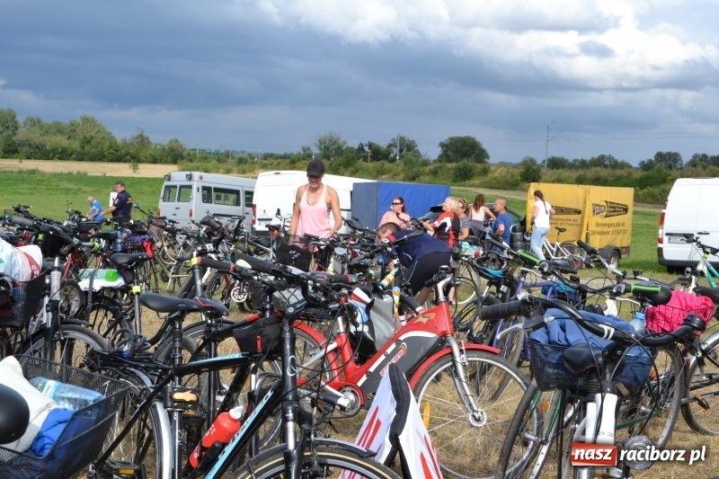 Zdjęcie w galerii na portalu naszraciborz.pl: Ponad 250 rowerzystów na trasie rajdu gminy Krzyżanowice i firmy Alas Utex wiadomości z regionu