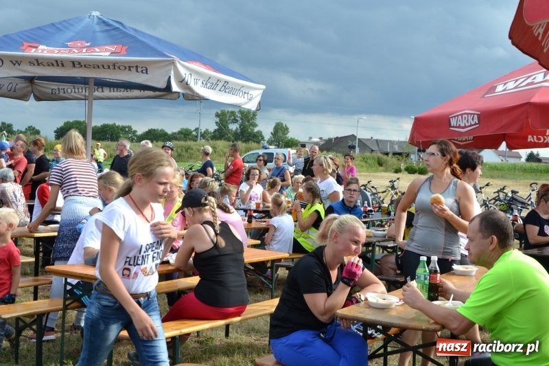 Zdjęcie w galerii na portalu naszraciborz.pl: Ponad 250 rowerzystów na trasie rajdu gminy Krzyżanowice i firmy Alas Utex wiadomości z regionu