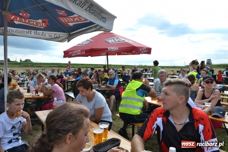 Zdjęcie w galerii na portalu naszraciborz.pl: Ponad 250 rowerzystów na trasie rajdu gminy Krzyżanowice i firmy Alas Utex wiadomości z regionu