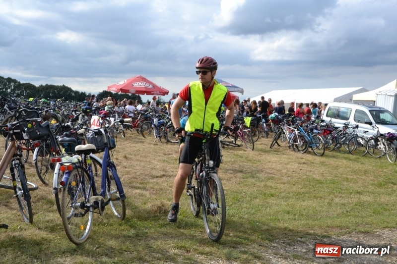 Zdjęcie w galerii na portalu naszraciborz.pl: Ponad 250 rowerzystów na trasie rajdu gminy Krzyżanowice i firmy Alas Utex wiadomości z regionu