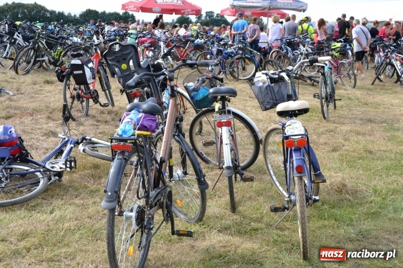 Zdjęcie w galerii na portalu naszraciborz.pl: Ponad 250 rowerzystów na trasie rajdu gminy Krzyżanowice i firmy Alas Utex wiadomości z regionu