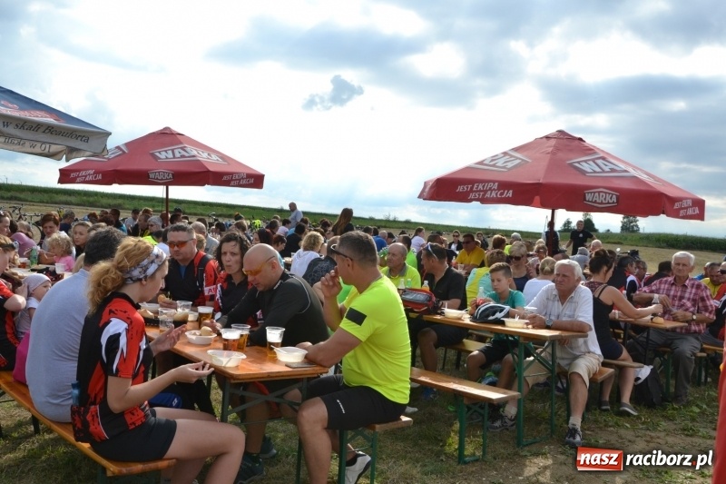 Zdjęcie w galerii na portalu naszraciborz.pl: Ponad 250 rowerzystów na trasie rajdu gminy Krzyżanowice i firmy Alas Utex wiadomości z regionu