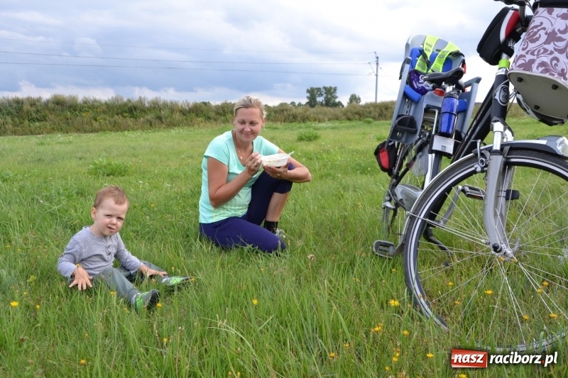 Zdjęcie w galerii na portalu naszraciborz.pl: Ponad 250 rowerzystów na trasie rajdu gminy Krzyżanowice i firmy Alas Utex wiadomości z regionu