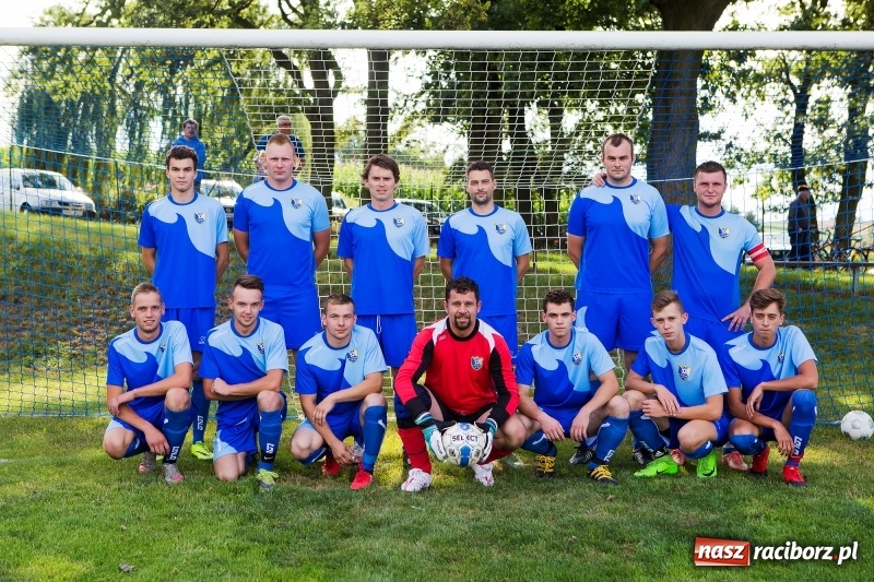 Zdjęcie w galerii na portalu naszraciborz.pl: Owsiszcze pokonały Gamów na jego terenie wiadomości z regionu