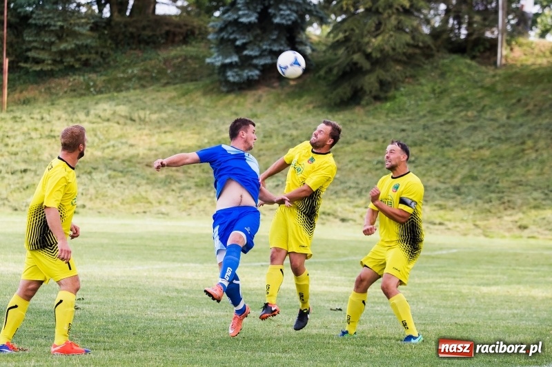 Zdjęcie w galerii na portalu naszraciborz.pl: Owsiszcze pokonały Gamów na jego terenie wiadomości z regionu