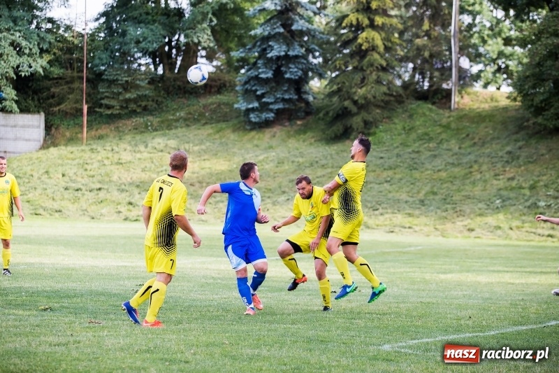 Zdjęcie w galerii na portalu naszraciborz.pl: Owsiszcze pokonały Gamów na jego terenie wiadomości z regionu