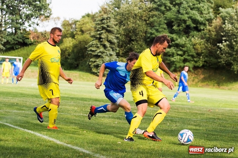 Zdjęcie w galerii na portalu naszraciborz.pl: Owsiszcze pokonały Gamów na jego terenie wiadomości z regionu