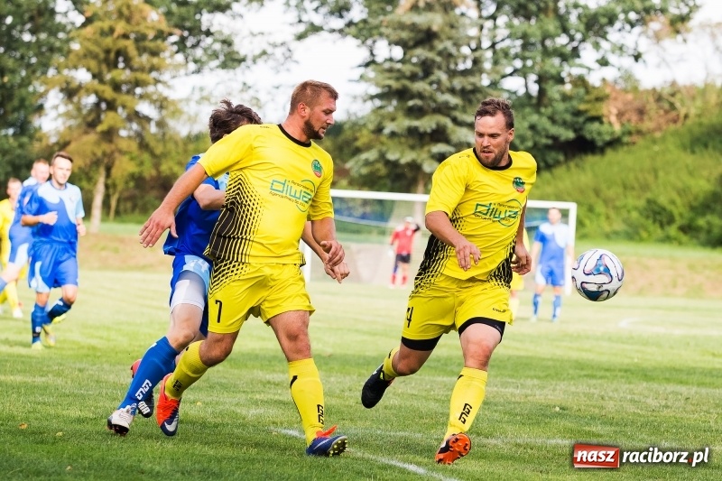 Zdjęcie w galerii na portalu naszraciborz.pl: Owsiszcze pokonały Gamów na jego terenie wiadomości z regionu