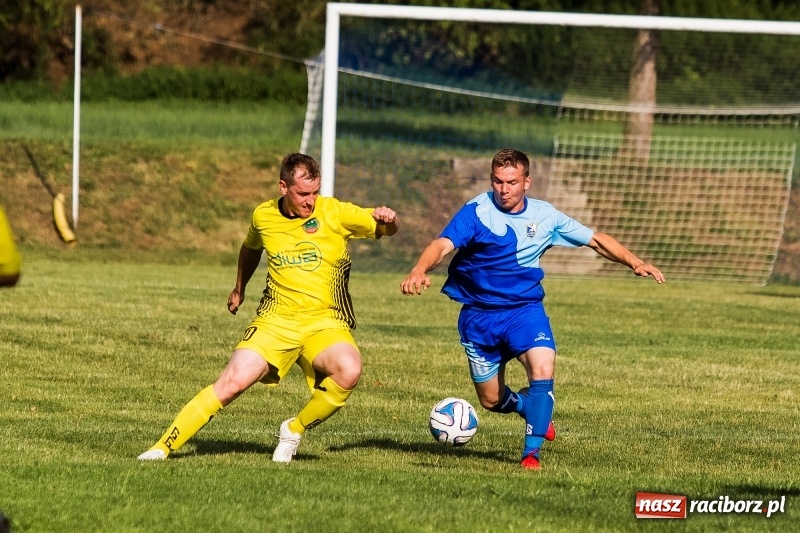 Zdjęcie w galerii na portalu naszraciborz.pl: Owsiszcze pokonały Gamów na jego terenie wiadomości z regionu