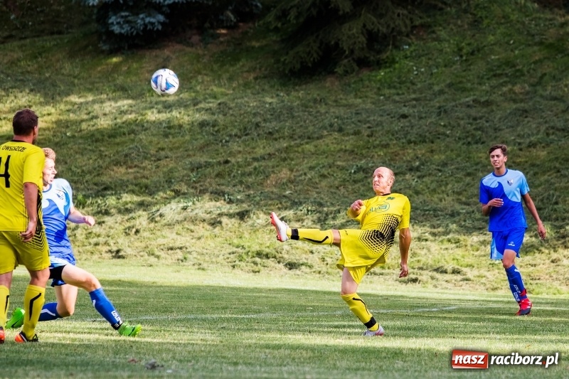 Zdjęcie w galerii na portalu naszraciborz.pl: Owsiszcze pokonały Gamów na jego terenie wiadomości z regionu