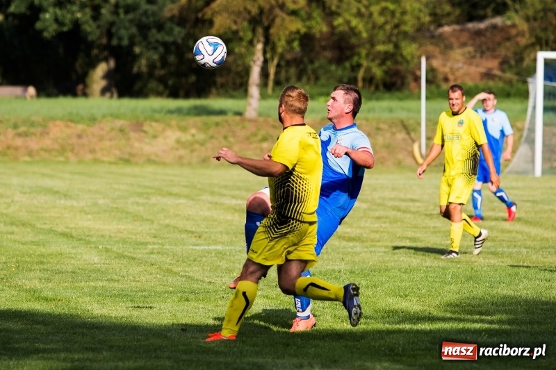 Zdjęcie w galerii na portalu naszraciborz.pl: Owsiszcze pokonały Gamów na jego terenie wiadomości z regionu