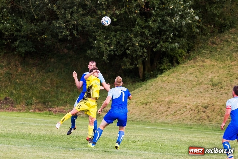 Zdjęcie w galerii na portalu naszraciborz.pl: Owsiszcze pokonały Gamów na jego terenie wiadomości z regionu