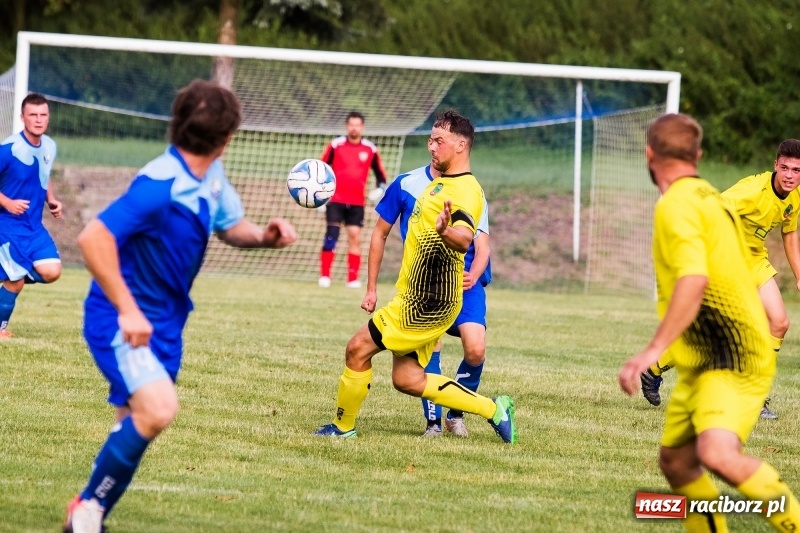 Zdjęcie w galerii na portalu naszraciborz.pl: Owsiszcze pokonały Gamów na jego terenie wiadomości z regionu