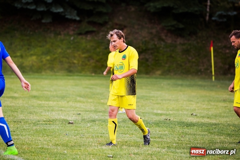 Zdjęcie w galerii na portalu naszraciborz.pl: Owsiszcze pokonały Gamów na jego terenie wiadomości z regionu