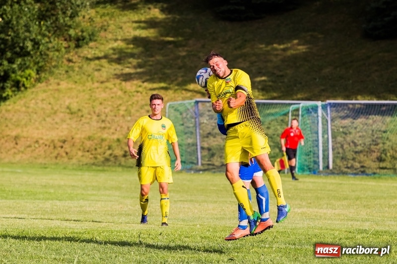 Zdjęcie w galerii na portalu naszraciborz.pl: Owsiszcze pokonały Gamów na jego terenie wiadomości z regionu