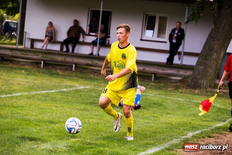 Zdjęcie w galerii na portalu naszraciborz.pl: Owsiszcze pokonały Gamów na jego terenie wiadomości z regionu