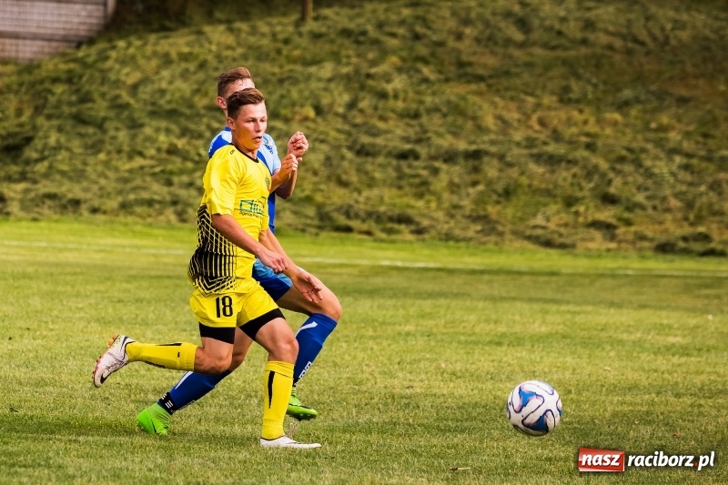 Zdjęcie w galerii na portalu naszraciborz.pl: Owsiszcze pokonały Gamów na jego terenie wiadomości z regionu