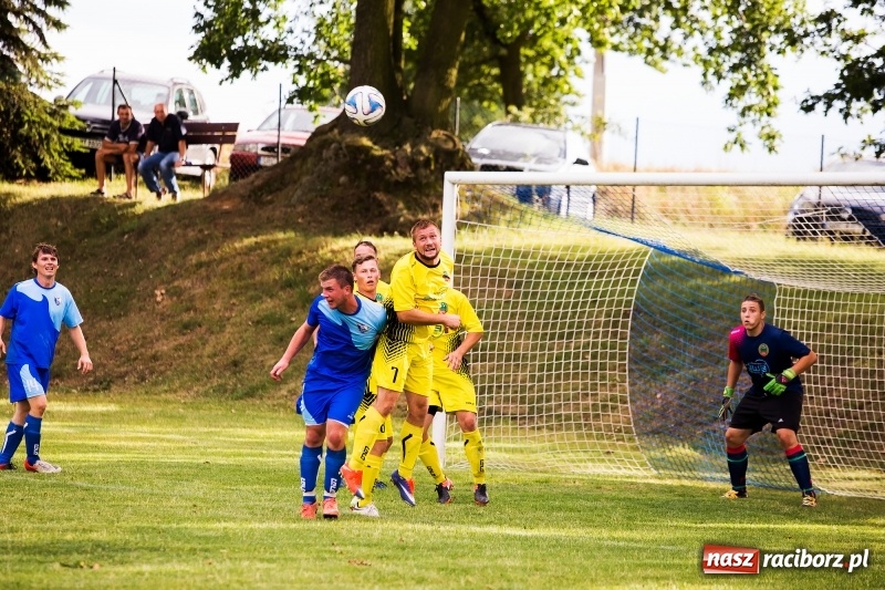Zdjęcie w galerii na portalu naszraciborz.pl: Owsiszcze pokonały Gamów na jego terenie wiadomości z regionu
