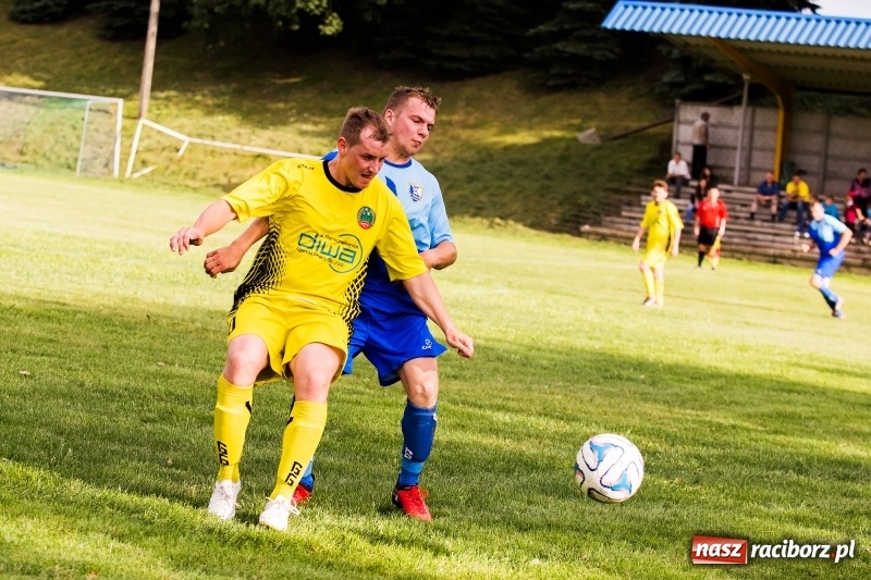 Zdjęcie w galerii na portalu naszraciborz.pl: Owsiszcze pokonały Gamów na jego terenie wiadomości z regionu