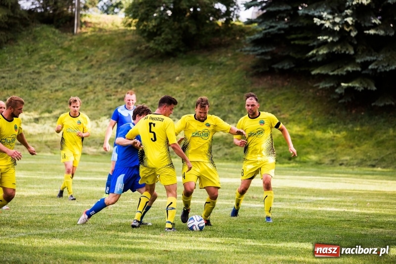 Zdjęcie w galerii na portalu naszraciborz.pl: Owsiszcze pokonały Gamów na jego terenie wiadomości z regionu