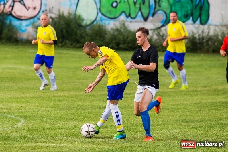 Zdjęcie w galerii na portalu naszraciborz.pl: Kuźnia w Pawłowie nie odpuszczała, dzięki czemu wygrała wiadomości z regionu