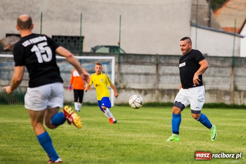 Zdjęcie w galerii na portalu naszraciborz.pl: Kuźnia w Pawłowie nie odpuszczała, dzięki czemu wygrała wiadomości z regionu