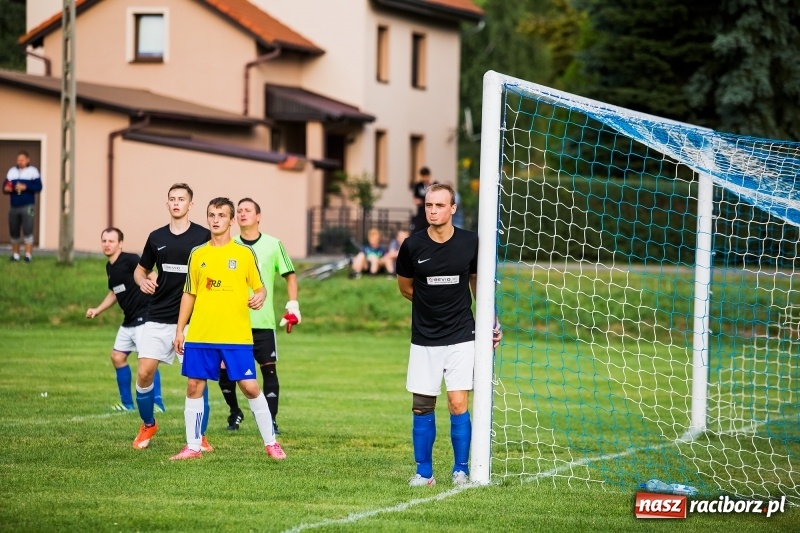 Zdjęcie w galerii na portalu naszraciborz.pl: Kuźnia w Pawłowie nie odpuszczała, dzięki czemu wygrała wiadomości z regionu