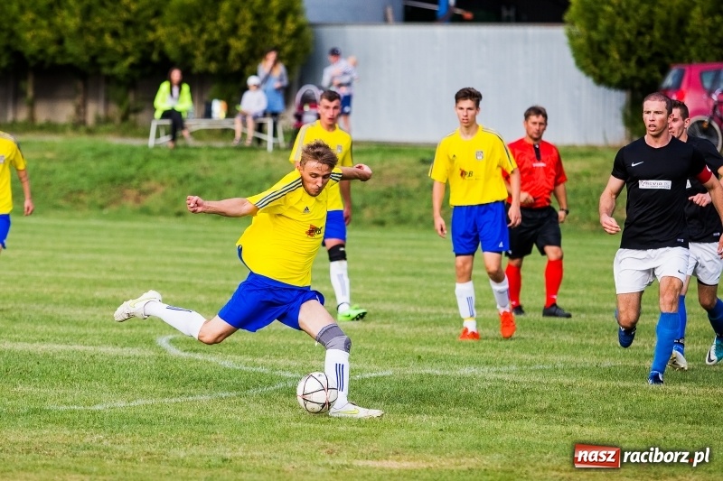 Zdjęcie w galerii na portalu naszraciborz.pl: Kuźnia w Pawłowie nie odpuszczała, dzięki czemu wygrała wiadomości z regionu