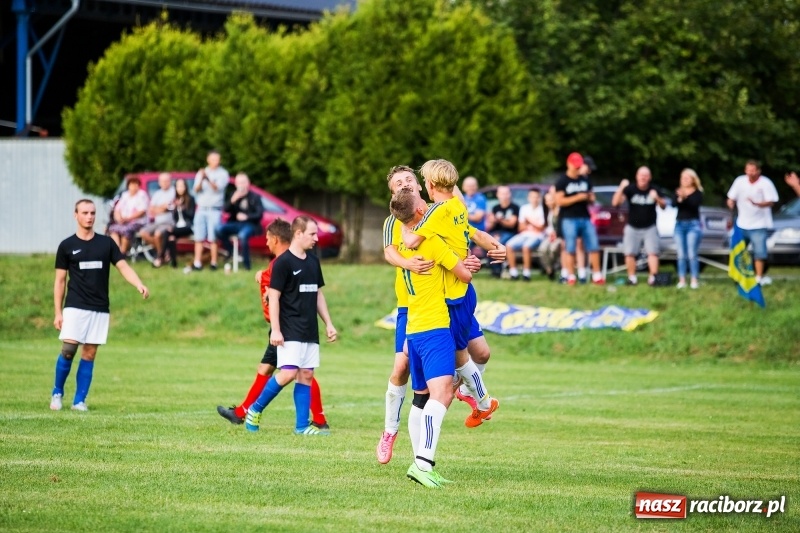 Zdjęcie w galerii na portalu naszraciborz.pl: Kuźnia w Pawłowie nie odpuszczała, dzięki czemu wygrała wiadomości z regionu