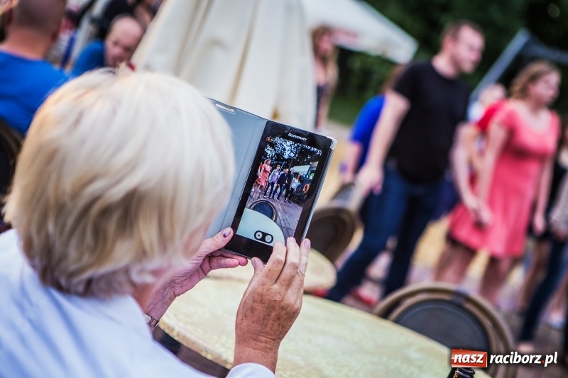 Zdjęcie w galerii na portalu naszraciborz.pl: Salsa Beach Party, czyli roztańczone bulwary nadodrzańskie w Raciborzu wiadomości z regionu