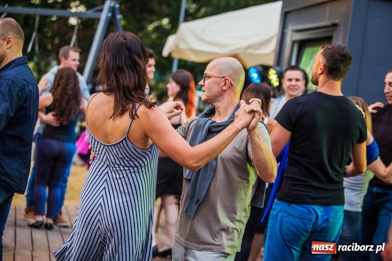 Zdjęcie w galerii na portalu naszraciborz.pl: Salsa Beach Party, czyli roztańczone bulwary nadodrzańskie w Raciborzu wiadomości z regionu
