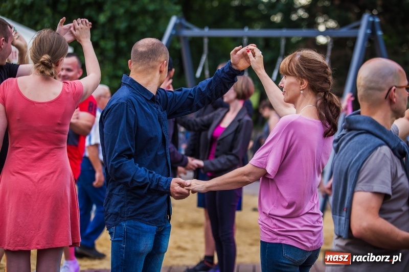 Zdjęcie w galerii na portalu naszraciborz.pl: Salsa Beach Party, czyli roztańczone bulwary nadodrzańskie w Raciborzu wiadomości z regionu