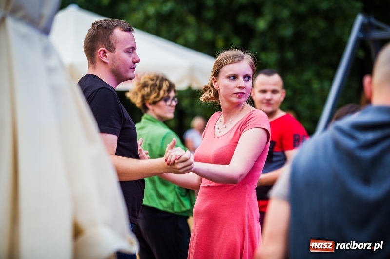 Zdjęcie w galerii na portalu naszraciborz.pl: Salsa Beach Party, czyli roztańczone bulwary nadodrzańskie w Raciborzu wiadomości z regionu