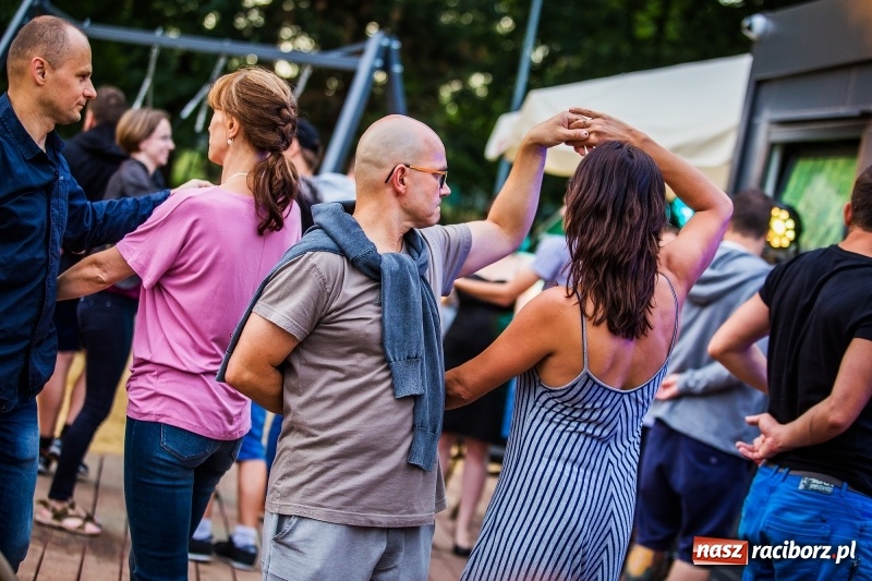 Zdjęcie w galerii na portalu naszraciborz.pl: Salsa Beach Party, czyli roztańczone bulwary nadodrzańskie w Raciborzu wiadomości z regionu